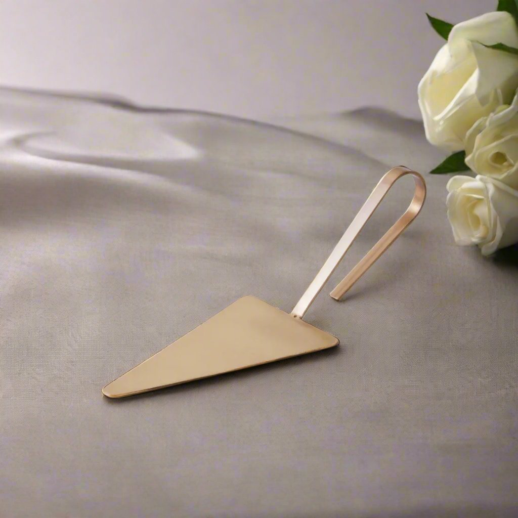 Golden Loop Cake Server by Fleck