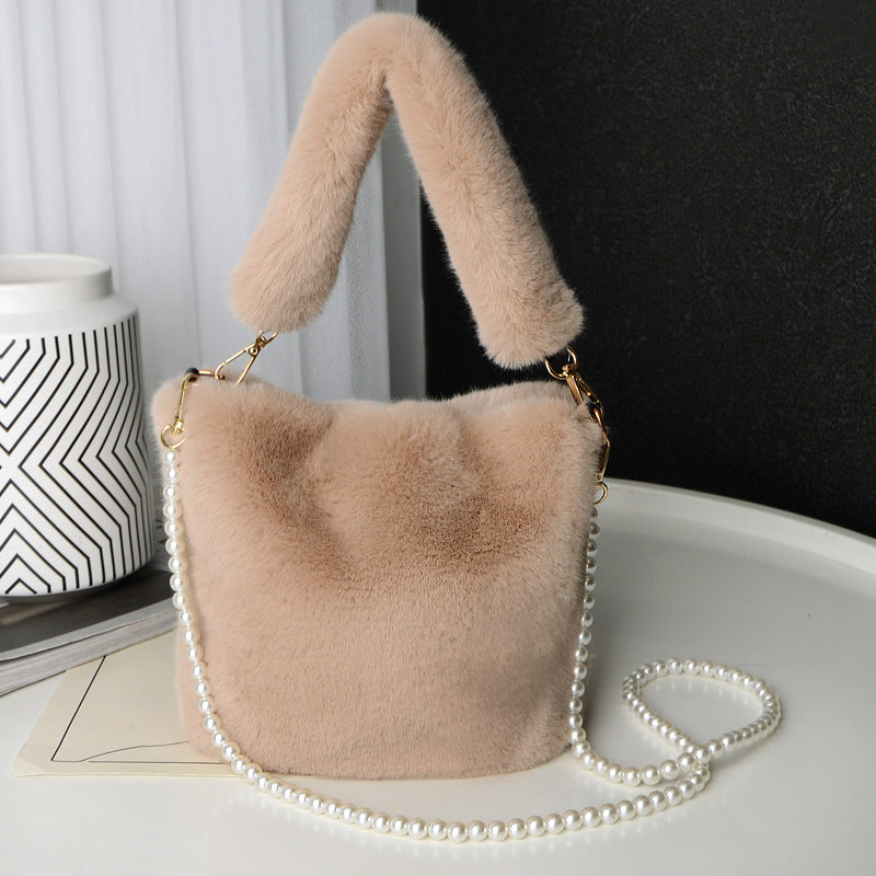 Checkerboard Plush Bucket Bag With Pearl Chain Design Winter Fashion Luxury Handbags For Women Personalized Shopping Shoulder Bags